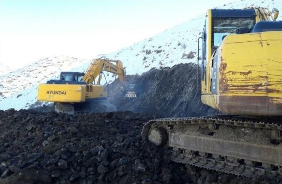 B&uuml;y&uuml;kşehir Kırsalda Elverişsiz Hava Şartlarına Rağmen Yol Yapıyor