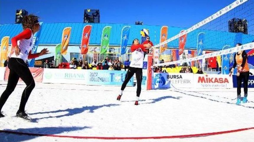 Kar Voleybolunda T&uuml;rkiye G&uuml;m&uuml;ş Ve Bronz Madalya Aldı