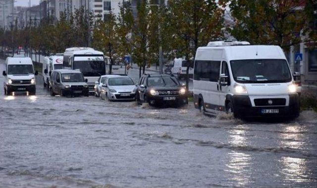 Çorlu'da Caddeler Göle Döndü