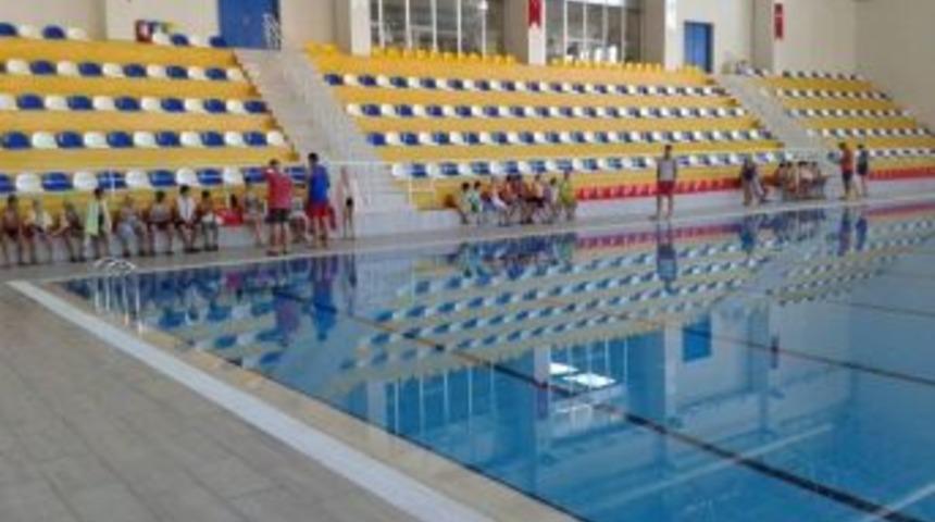 Hatay B&uuml;y&uuml;kşehir Belediyesi Yaşam Merkezi&rsquo;nde &Uuml;cretsiz Y&uuml;zme Kursu