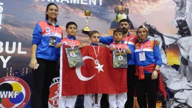 Biga Karate Gençlik Spor Kulübü Ayakta Alkışlandı