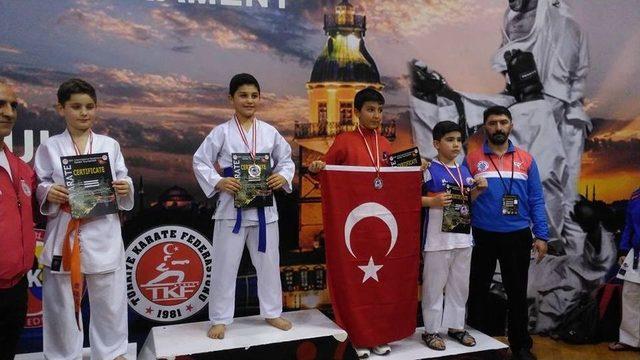 Biga Karate Gençlik Spor Kulübü Ayakta Alkışlandı