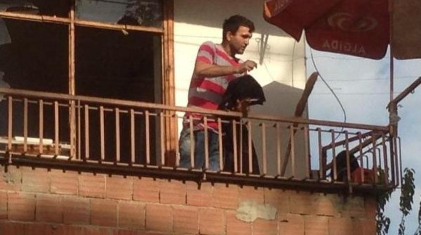 Kardeşini Bı&ccedil;aklayan Babasının Serbest Kaldığını &Ouml;ğrenince Sinir Krizi Ge&ccedil;irdi