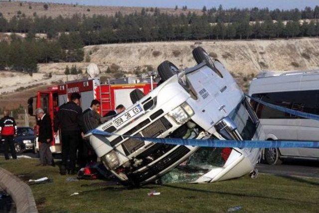 Şanlıurfa'da Öğrenci Servisi Devrildi: Yaralılar Var (2)