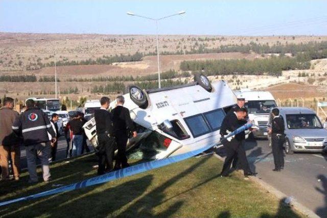 Şanlıurfa'da Öğrenci Servisi Devrildi: Yaralılar Var (2)