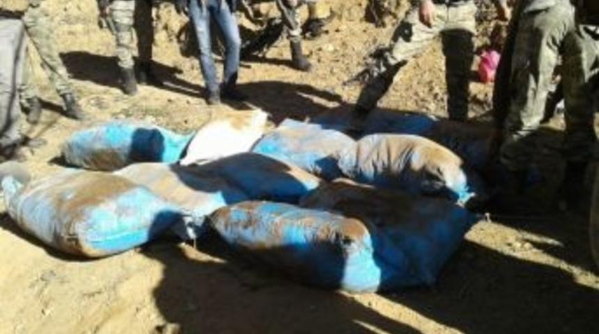 Hakkari&rsquo;de 2 Ton Bomba Yapımında Kullanılan G&uuml;bre Ele Ge&ccedil;irildi
