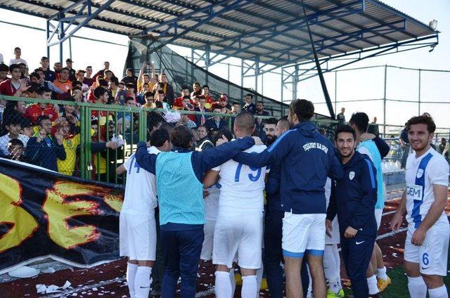 Yeşilyurt Belediyespor Şampiyonluğa Göz Kırptı