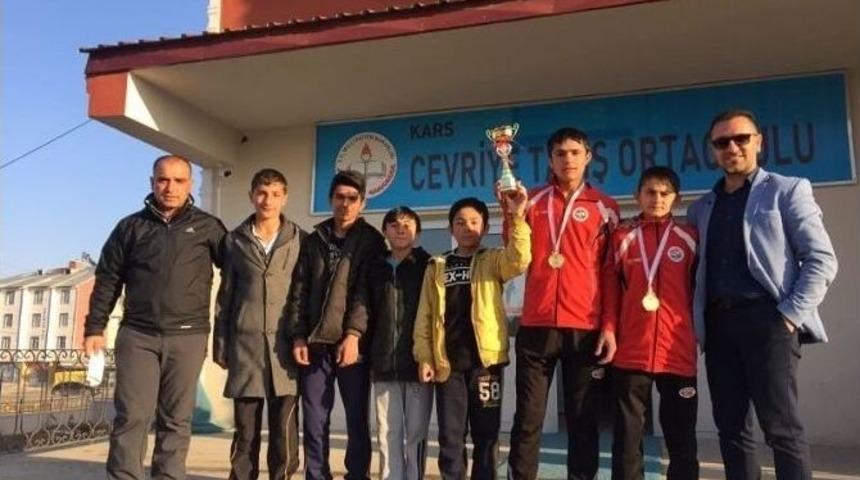 Yeni Okullarında İlk Kupaları