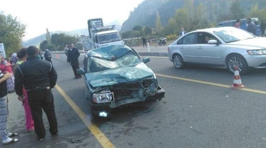 Ortaca&rsquo;da Otomobille Motosiklet &Ccedil;arpıştı; 2 Ağır Yaralı