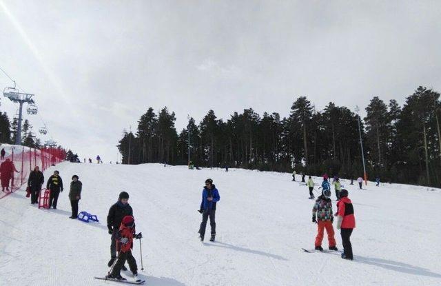 Sarıkamış Cıbıltepe Kayak Merkezi’nde Hafta Sonu Yoğunluğu