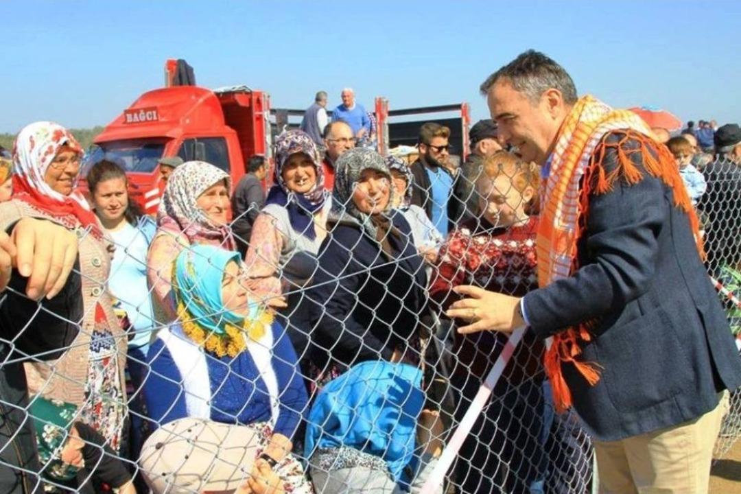 Ayvalık&rsquo;ta Deve G&uuml;reşleri Bahar Havasında Ger&ccedil;ekleşti