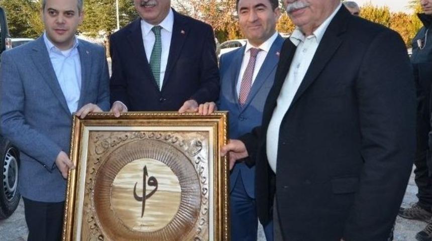Belediye Başkanı Polat Bakanlara Projelerle İlgili Dosya Sundu