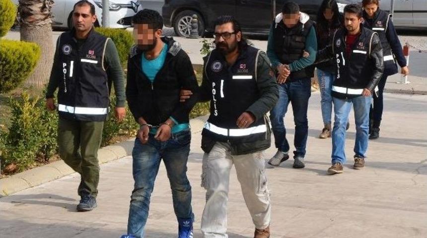 Milas&rsquo;ta Ş&uuml;pheli Ara&ccedil;tan Uyuşturucu &Ccedil;ıktı