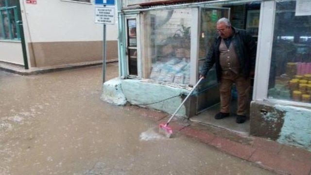 Sağanak Yağış Ayvalık'ı Vurdu