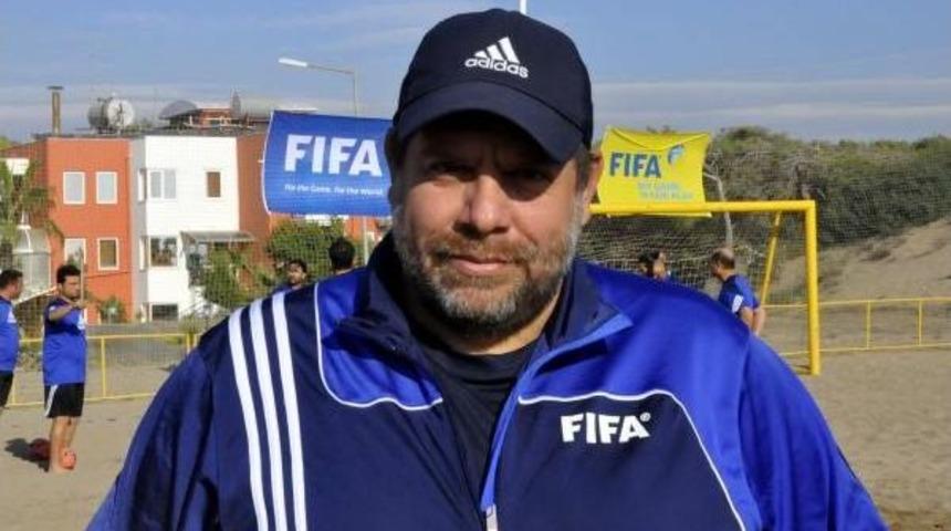 Plaj Futbolu Antren&ouml;rlerine Eğitim