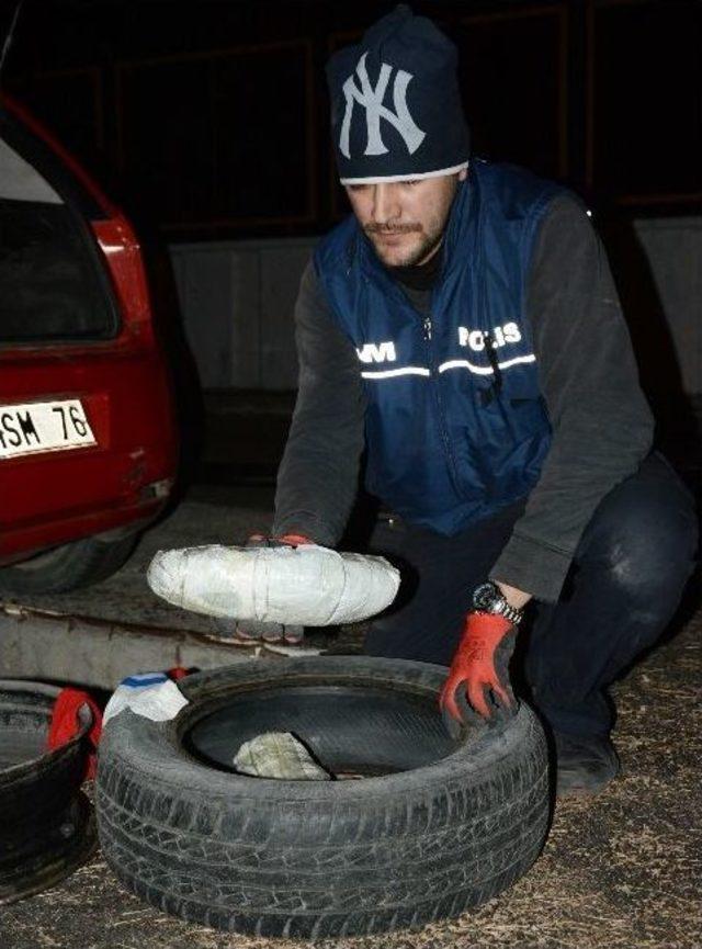 Stepne Lastiğinden 10 Kilo Esrar Çıktı