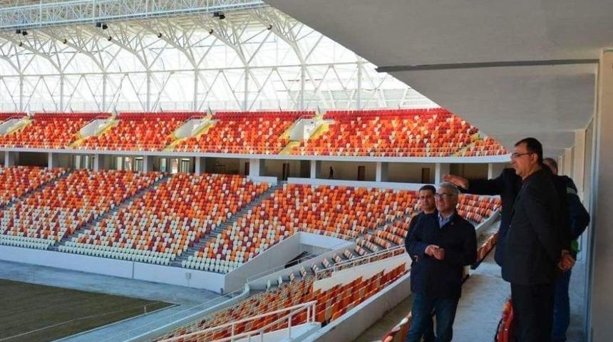 Vali Toprak Yeni Statta İncelemelerde Bulundu