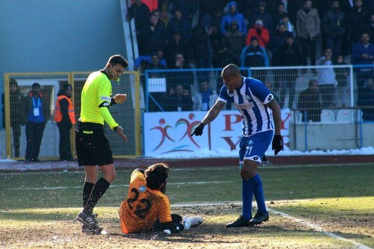 Bb. Erzurumspor - Kocaeli Birlikspor Karşılaşmasında Saha Karıştı G1