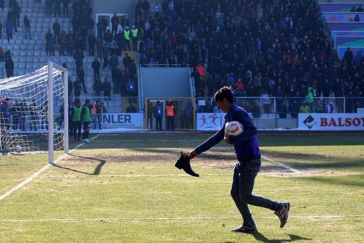 Bb. Erzurumspor - Kocaeli Birlikspor Karşılaşmasında Saha Karıştı G3