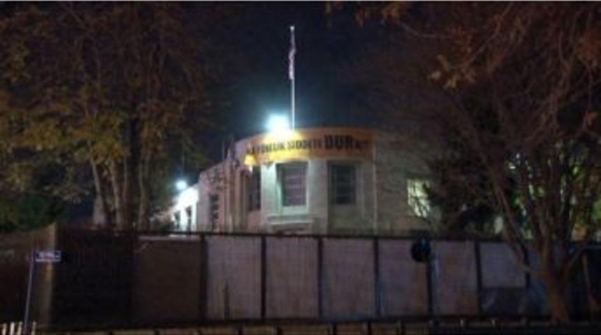 Abd B&uuml;y&uuml;kel&ccedil;iliği&rsquo;ne T&uuml;rk&ccedil;e Pankart Asıldı