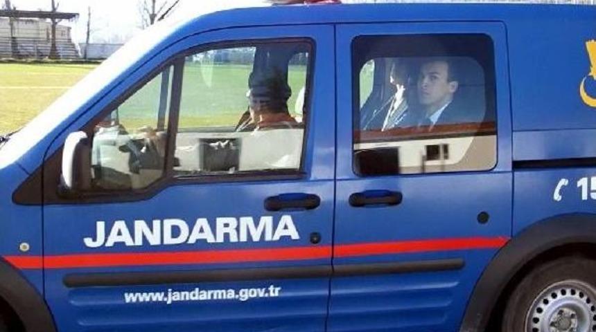 Hakemler Jandarma Aracıyla Stattan &Ccedil;ıkarıldı