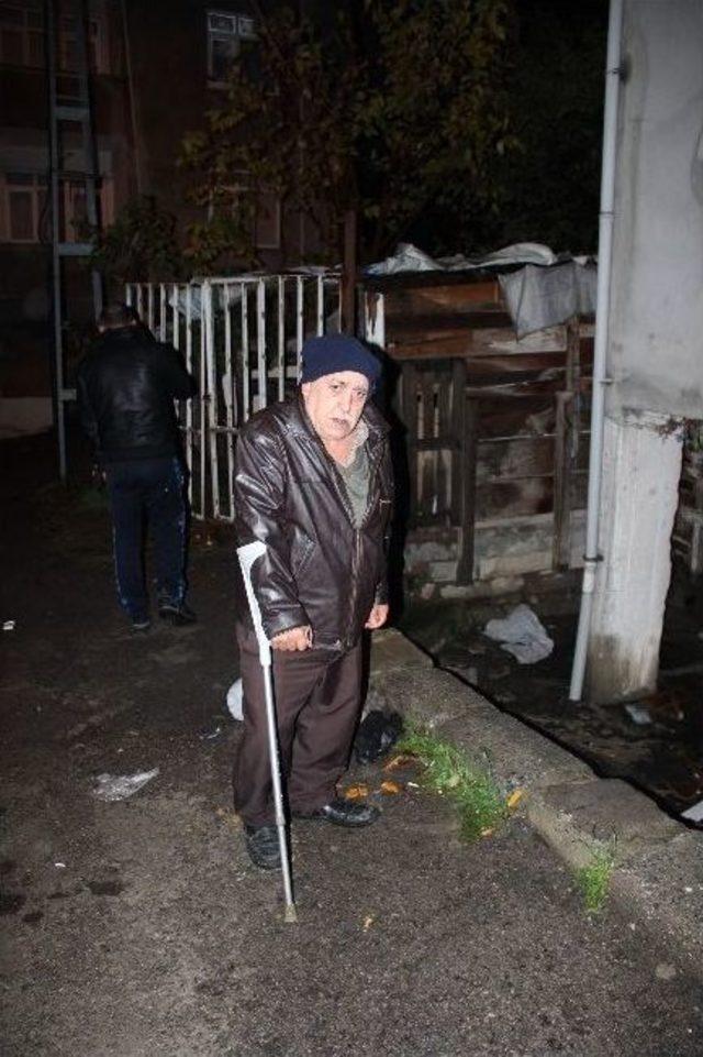 Kartal’da Rögar Kapağından Taşan Sular Bir Evi Bastı