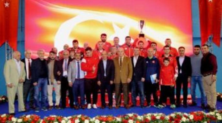 Vehbi Emre Ve Hamit Kaplan Turnuvasında Şampiyon T&uuml;rkiye