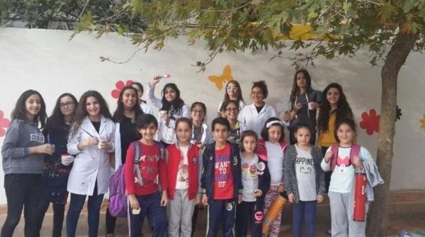 B&uuml;y&uuml;kler Miniklerin Okulunu G&uuml;zelleştirdi