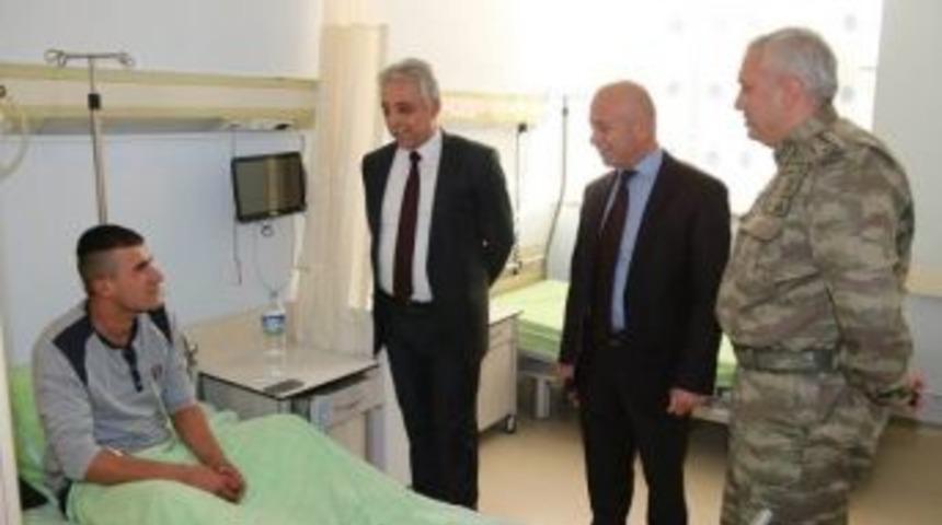 Vali Toprak’tan Yaralı Askerlere Ziyaret