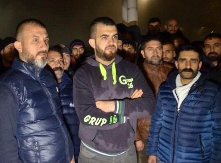 Bursalı Pazarcılar, Tezgahları İçin Otobanı Trafiğe Kapattı Bursa Kilitlendi G2