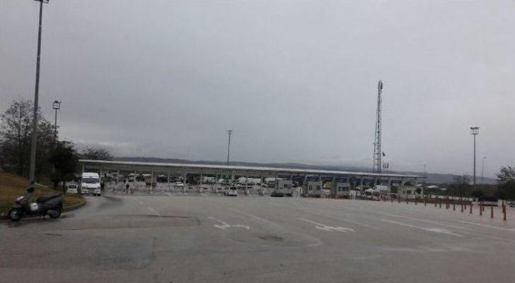 Bursalı Pazarcılar, Tezgahları İçin Otobanı Trafiğe Kapattı Bursa Kilitlendi G5