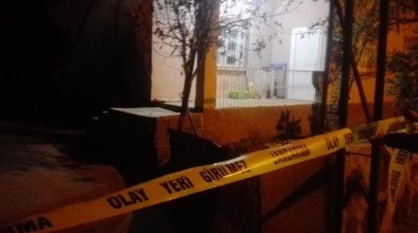 Polis Memuru, Kardeşi Ve Yengisini &Ouml;ld&uuml;rd&uuml;