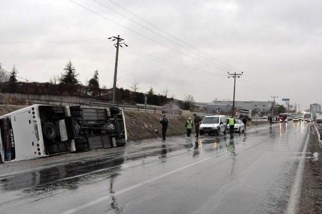 Uşak’ta Servis Araçları Art Arda Kaza Yaptı: 13 Yaralı