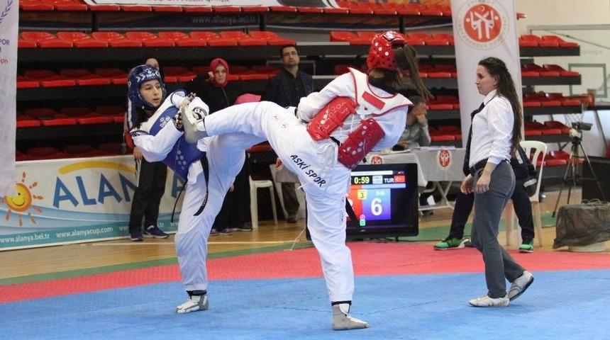 Alanya&rsquo;da T&uuml;rkiye &Uuml;mitler Tekvando Şampiyonası Sona Erdi
