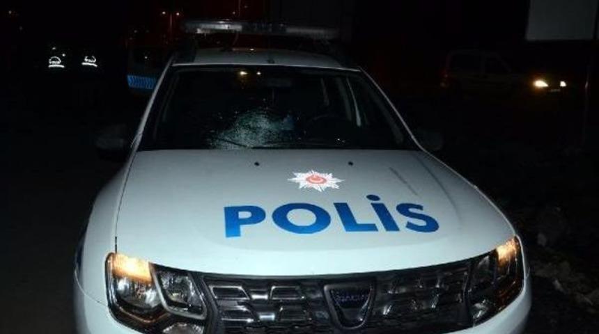 Polis Aracına Taşla Saldıran Gen&ccedil; G&ouml;zaltına Alındı