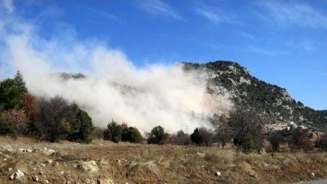 Mahalleler Arasında Taş Ocağındaki Patlatma Görüntülendi