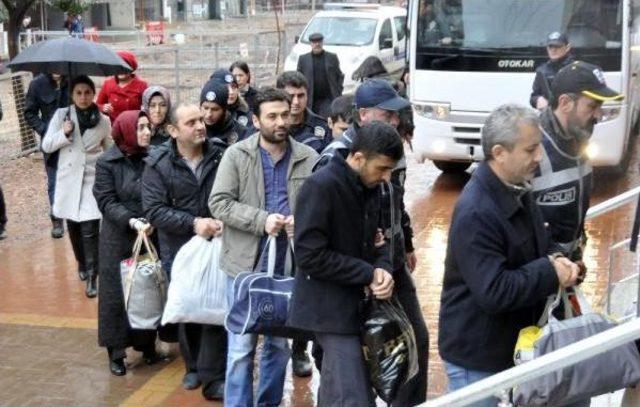 Fetö Şüphelisi 12 Dernek Üyesi Adliyeye Sevk Edildi