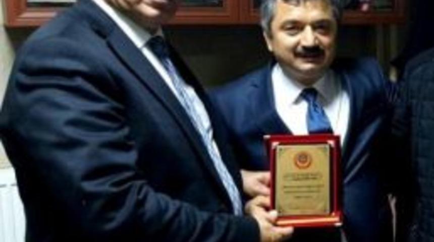 Milletvekili Ilıcalı&rsquo;yı Duygulandıran Plaket