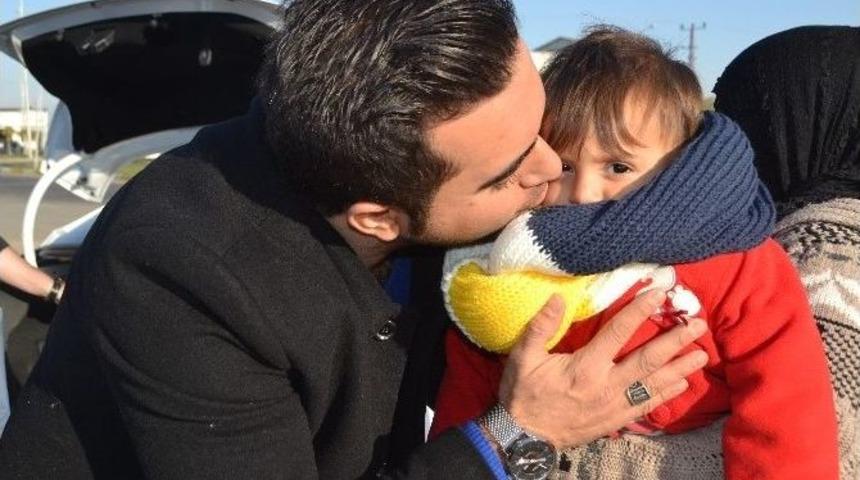 Diyarbakırlı Gen&ccedil;ler, Sokakta &Ccedil;alıştırılan &Ccedil;ocukları Giydirdi