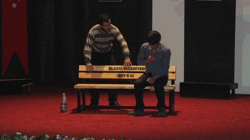 Elazığ&rsquo;da Madde Bağımlılığı Tiyatroyla Anlatıldı