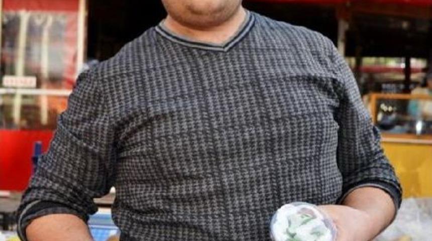 &Ouml;demiş'te Turfanda Eriğin Tanesi 20 Lira