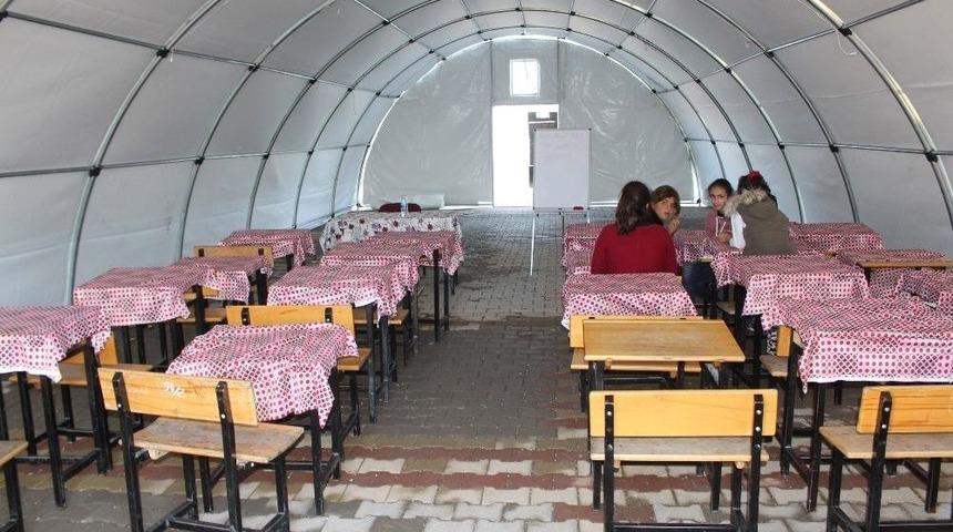 Depremin Vurduğu Samsat&rsquo;ta Okullar 2 G&uuml;n Tatil