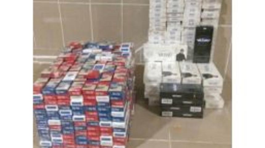 Tır Ve Yolcu Otob&uuml;s&uuml;nde Ka&ccedil;ak Sigara Ele Ge&ccedil;irildi