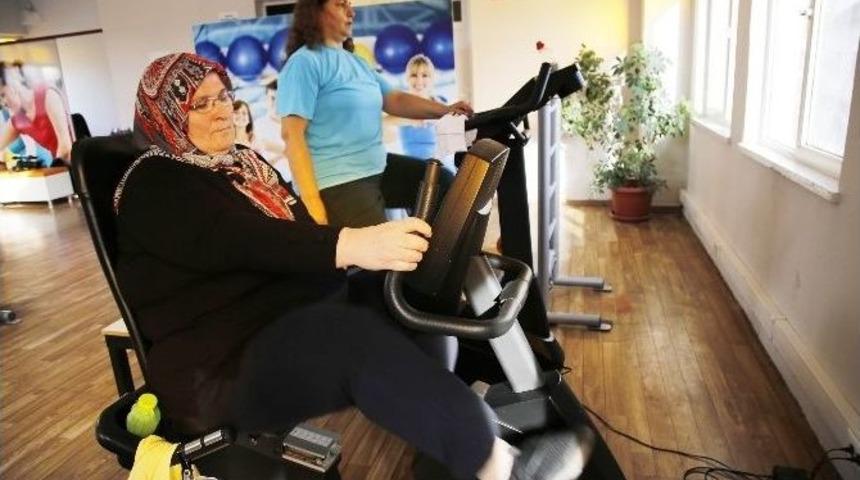 D&ouml;şemealtı Belediyesi Spor Salonuna Yoğun İlgi