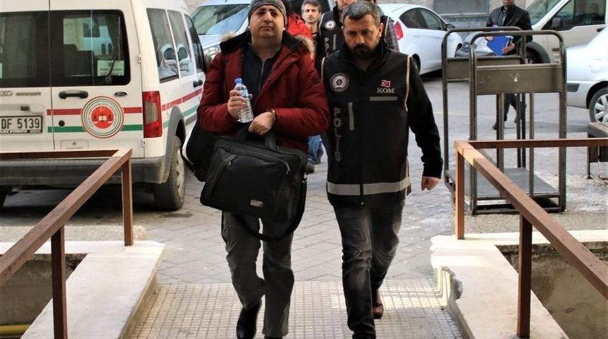 Bursa&rsquo;da Fet&ouml;&rsquo;den G&ouml;zaltına Alınan 3 Eski M&uuml;ft&uuml;l&uuml;k &Ccedil;alışanı Adliyeye Sevk Edildi