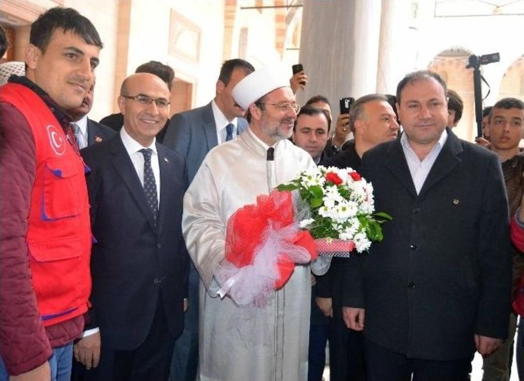 Prof. Dr. G&ouml;rmez Sabah Namazında Adanalılarla Buluştu