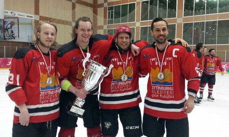 Zeytinburnu’nun Buz Adamları 3’üncü Kez Şampiyon Oldu G1