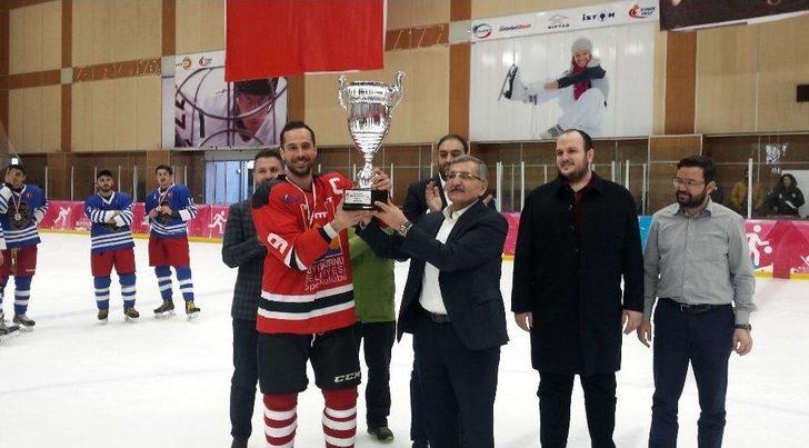 Zeytinburnu’nun Buz Adamları 3’üncü Kez Şampiyon Oldu G3