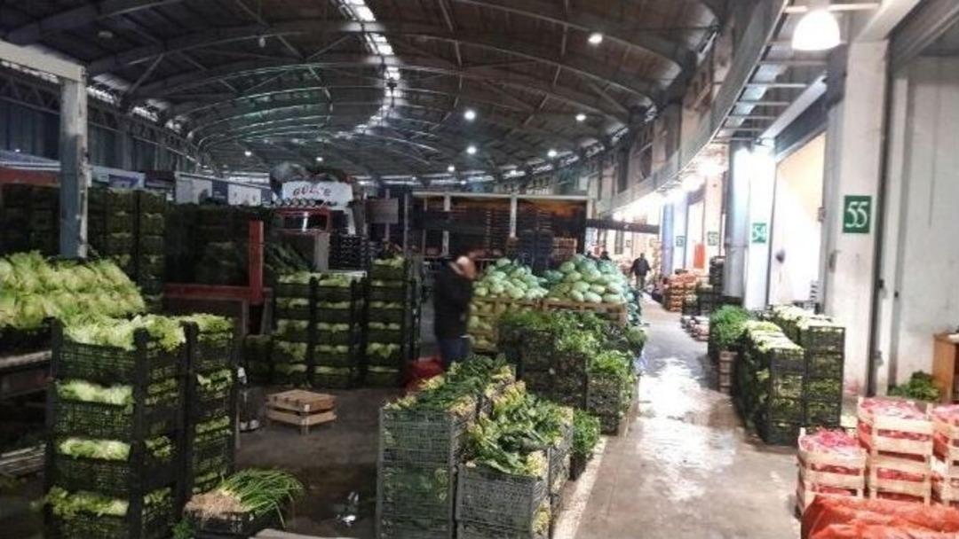 Pazarcılar Halde Eylem Yaptı, Bursa&rsquo;da Pazarlara Meyve Ve Sebze Gidemedi