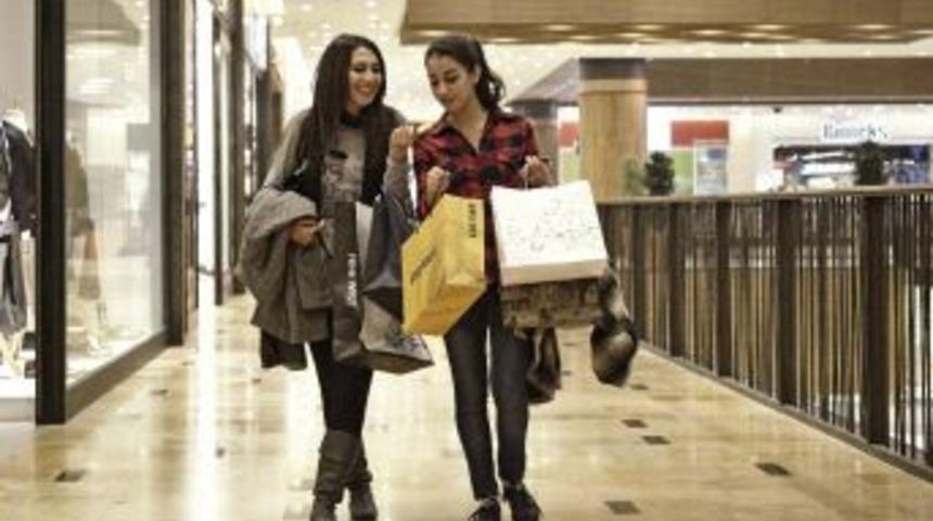 Piazza&rsquo;da "kadınlar G&uuml;n&uuml;" Hediyesi